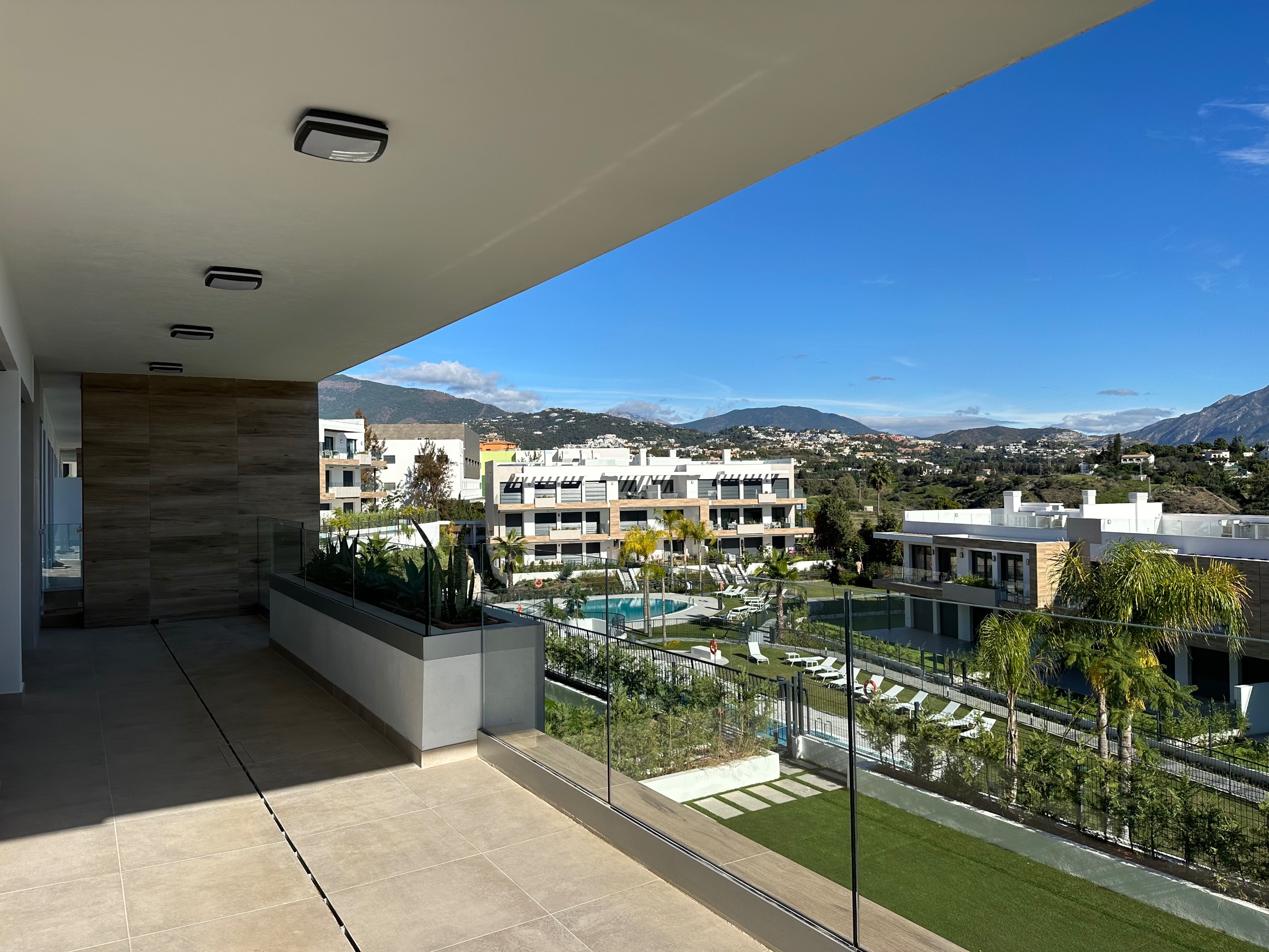 Piso de 3 Dormitorios en venta en Atalaya, Estepona