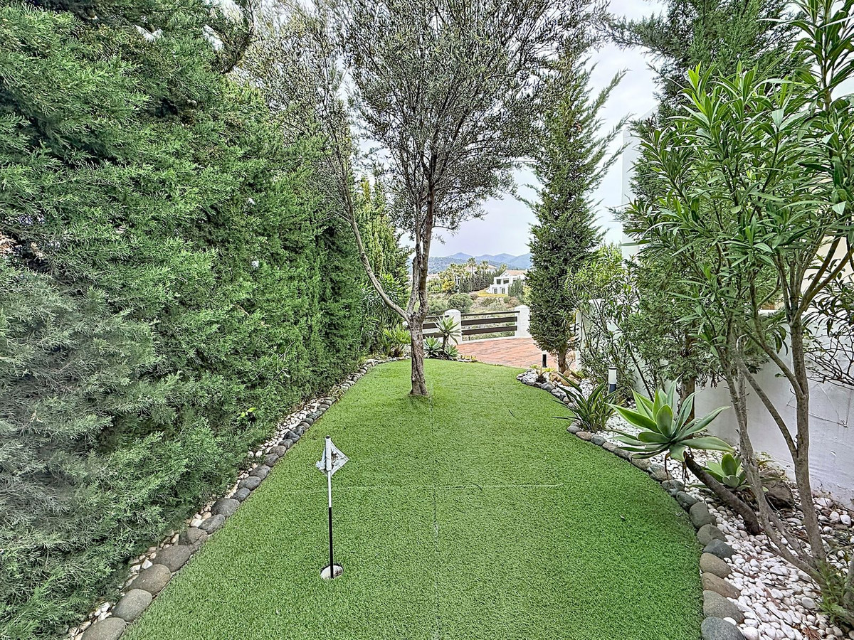 3 Bed - Apartment for Sale in New Golden Mile, Estepona