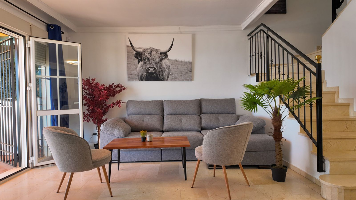 Casa Adosada de 4 Dormitorios en venta en Benalmádena