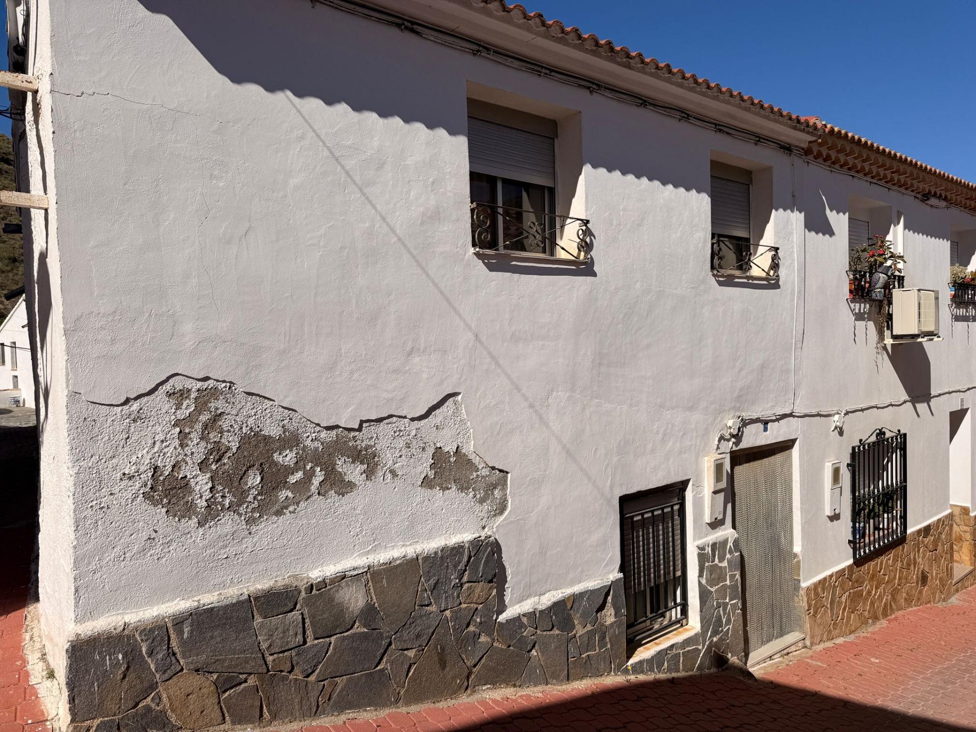 Casa Adosada de 3 Dormitorios en venta en Cóbdar