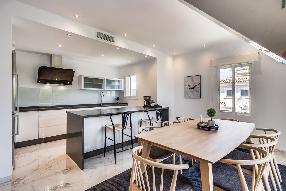 Ático de 3 Dormitorios y 2 Baños en venta en Puerto Banús
