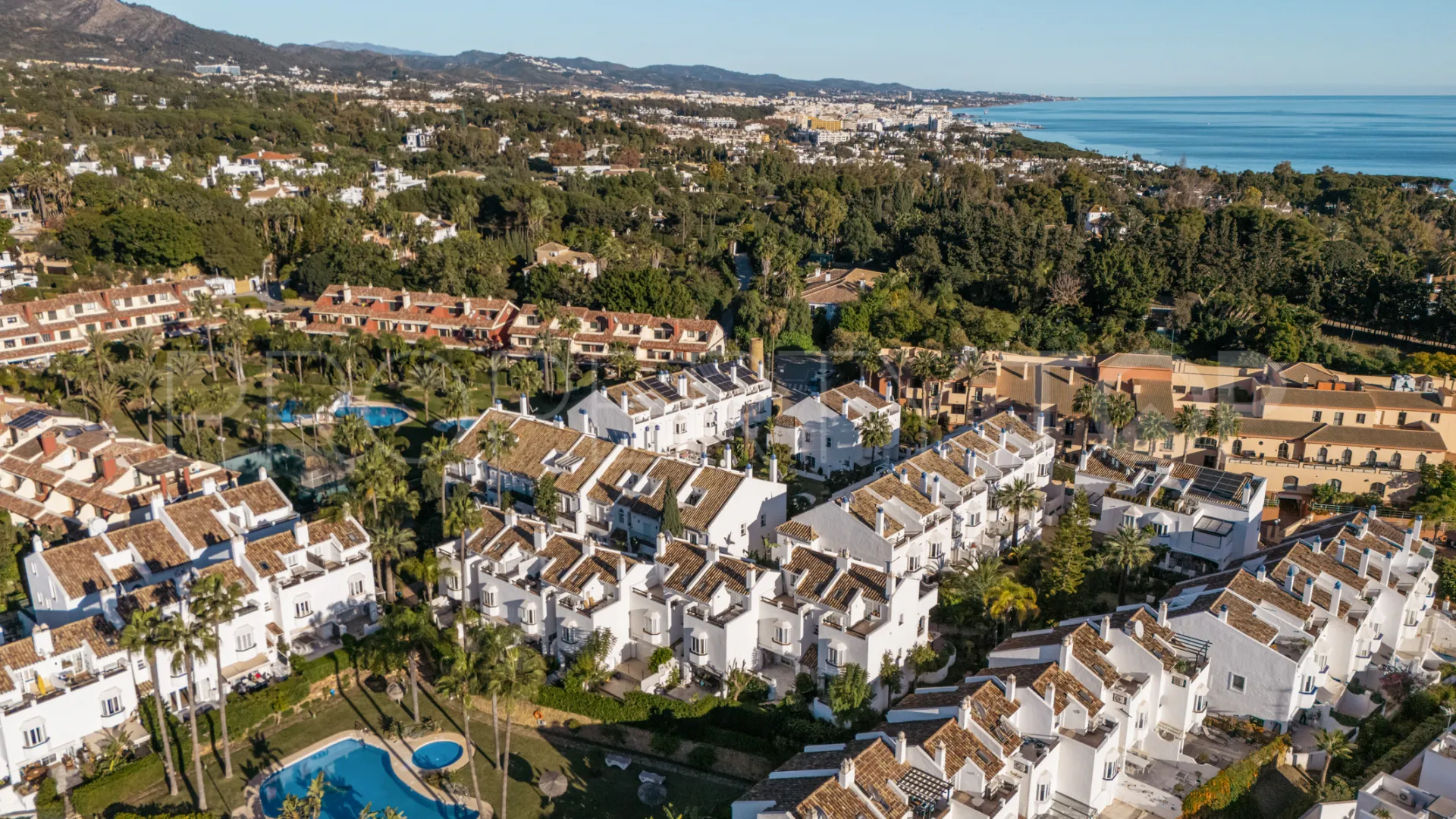 3 спални, 3 бани - Редова къща за продажба в Marbella Golden Mile
