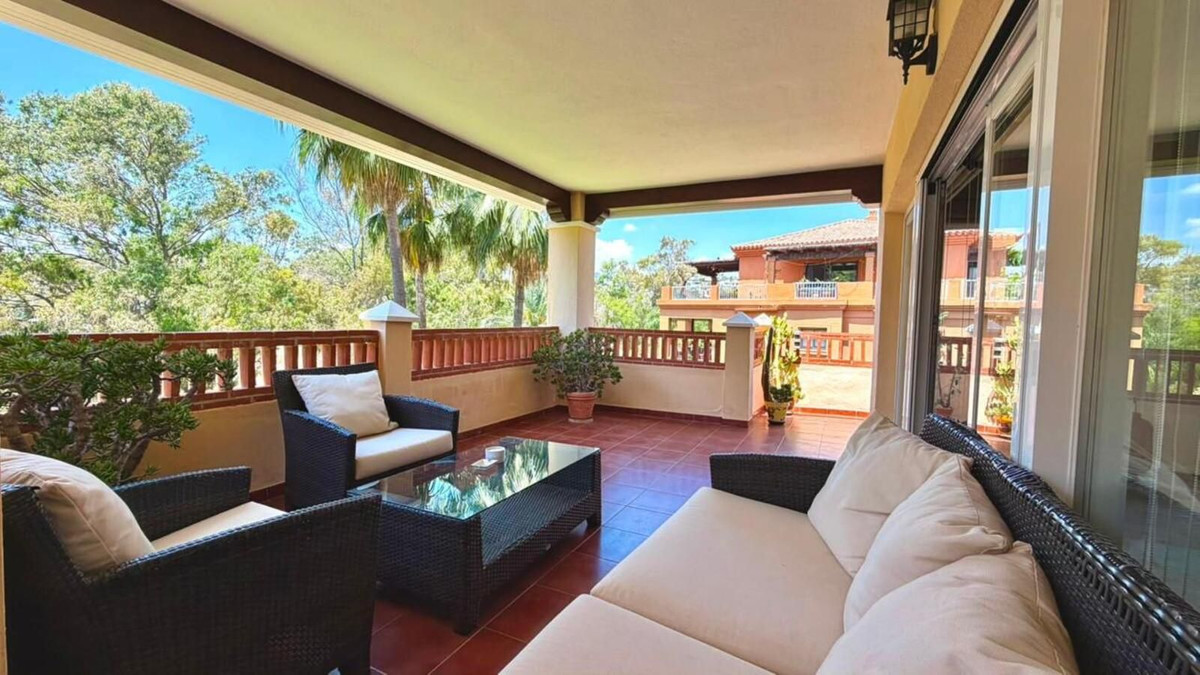 Piso de 3 Dormitorios y 2 Baños en venta en Estepona