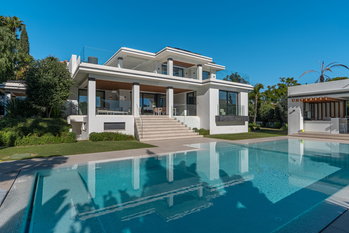 Casa de 4 Dormitorios y 4 Baños en venta en Los Flamingos, Benahavís