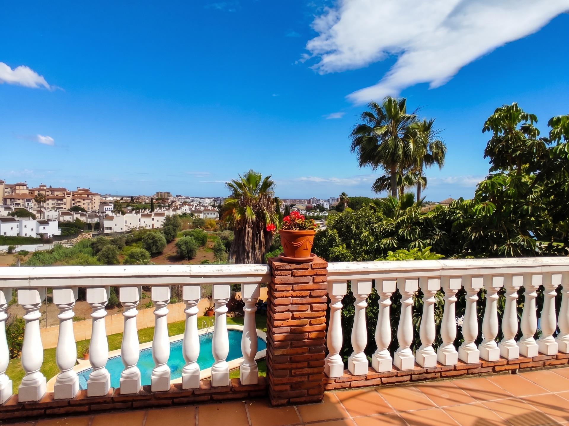 4 спални, 3 бани - Вила за продажба в Las Lagunas de Mijas