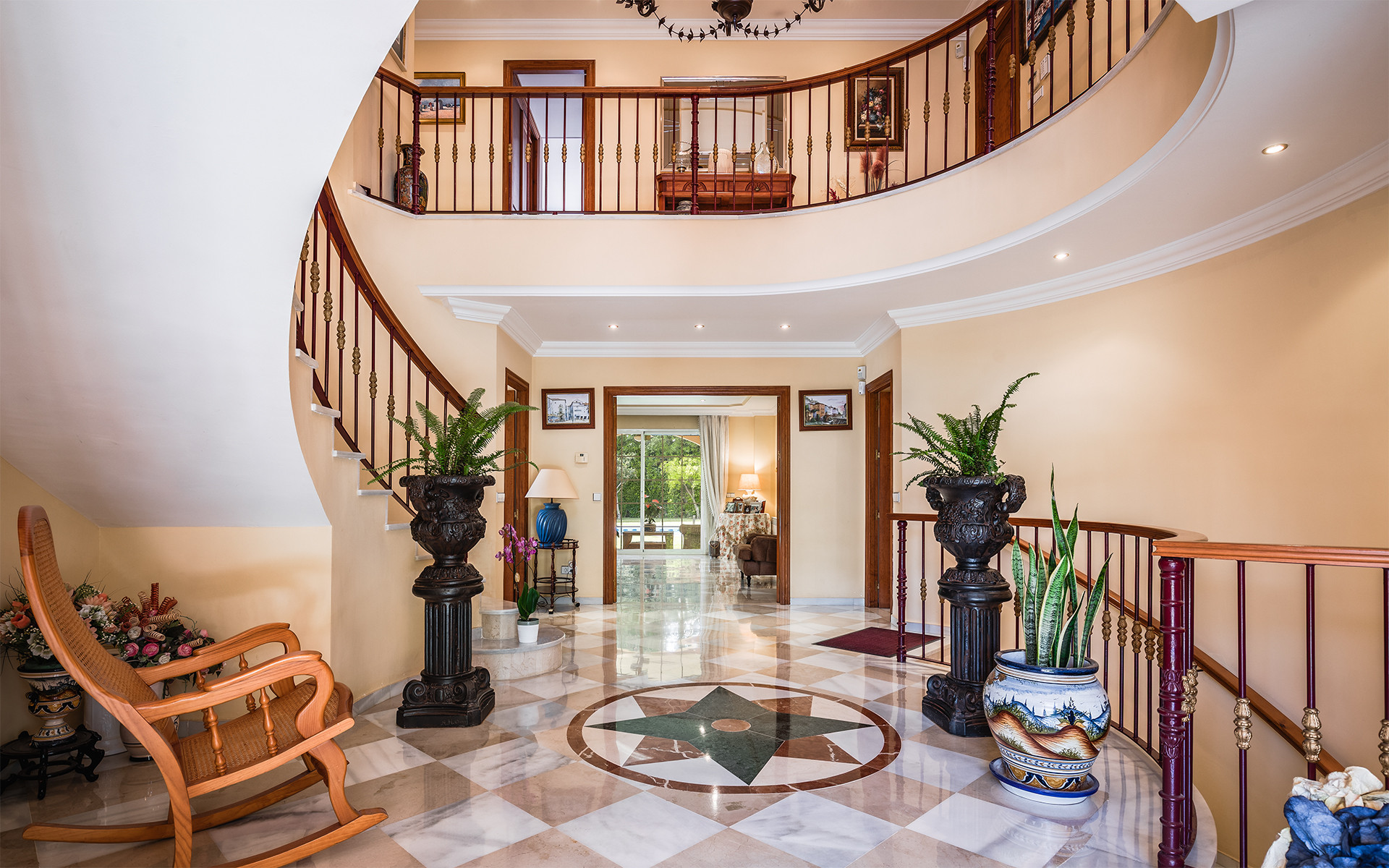 Casa de 5 Dormitorios en venta en Nueva Andalucía, Marbella