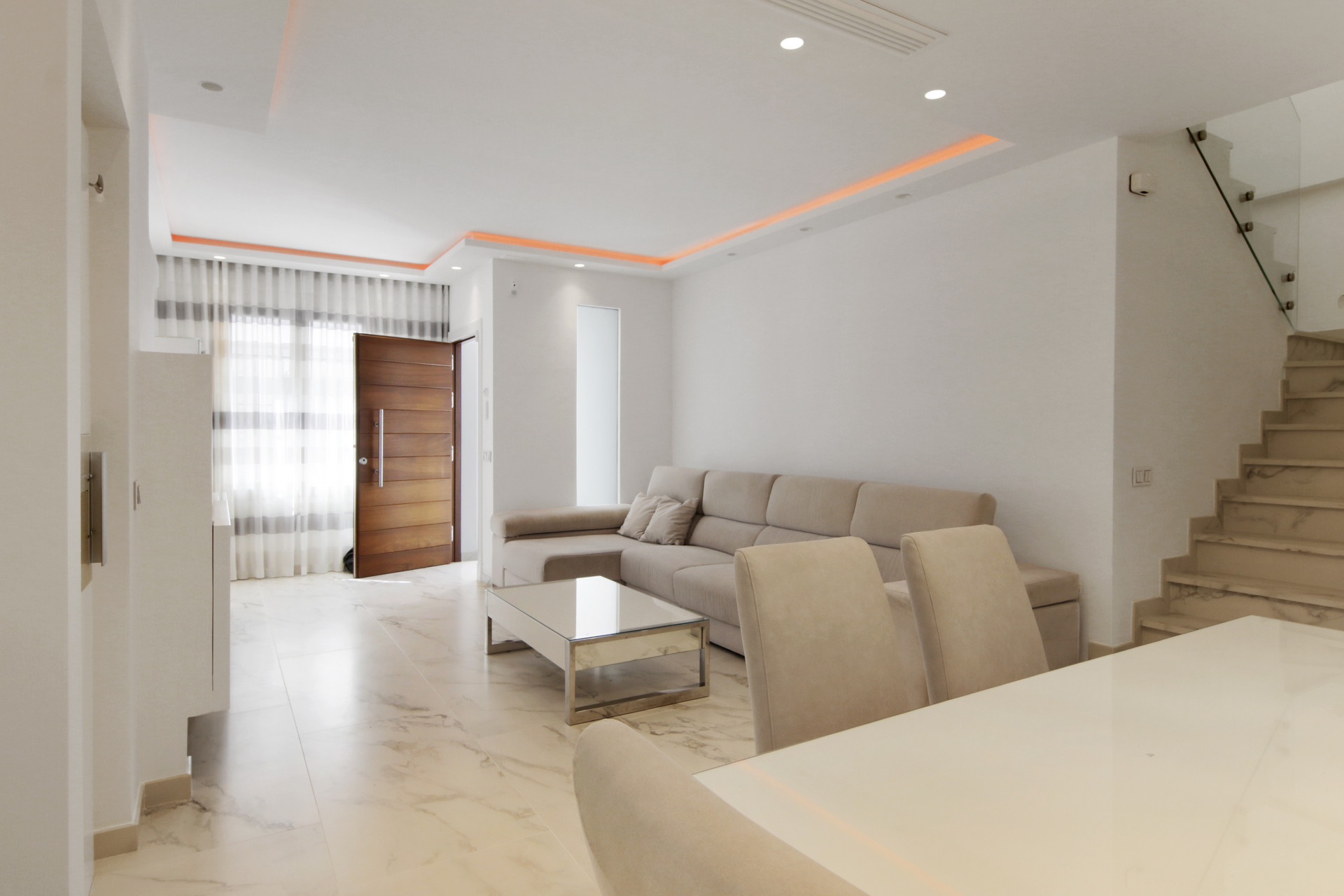 Casa Adosada de 3 Dormitorios y 3 Baños en venta en La Alqueria, Estepona