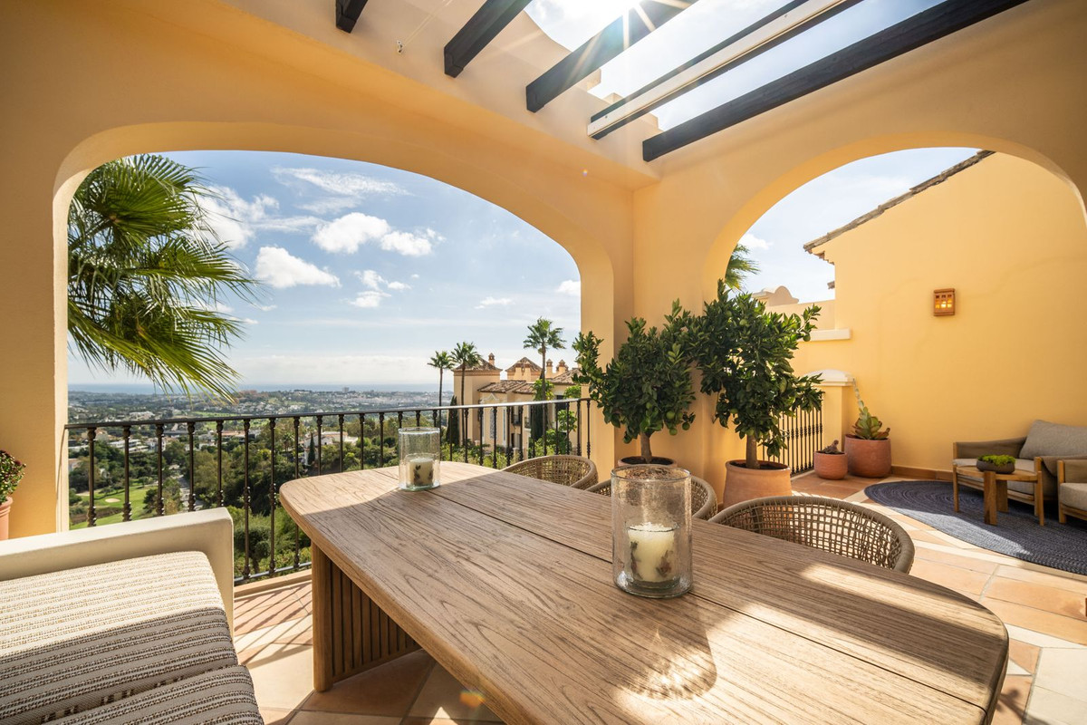 Ático de 3 Dormitorios y 2 Baños en venta en Benahavís