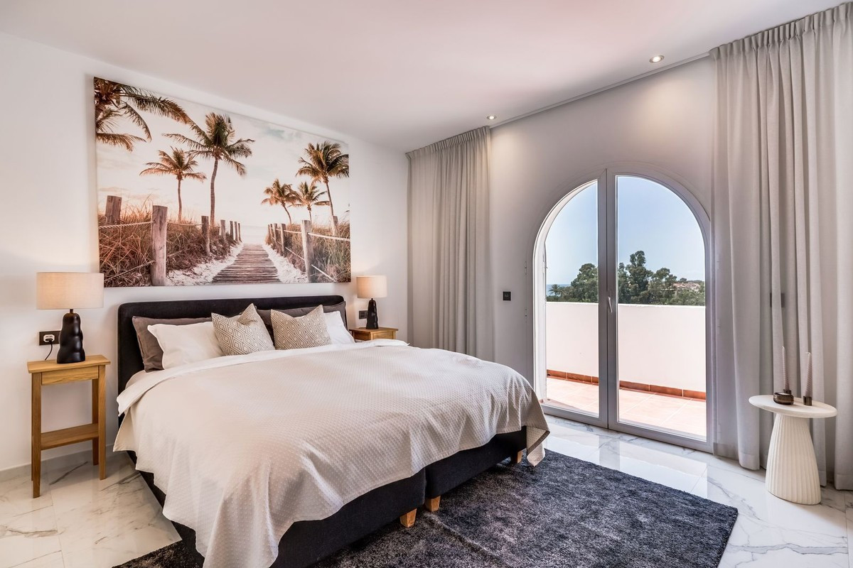 Ático de 3 Dormitorios y 2 Baños en venta en Puerto Banús