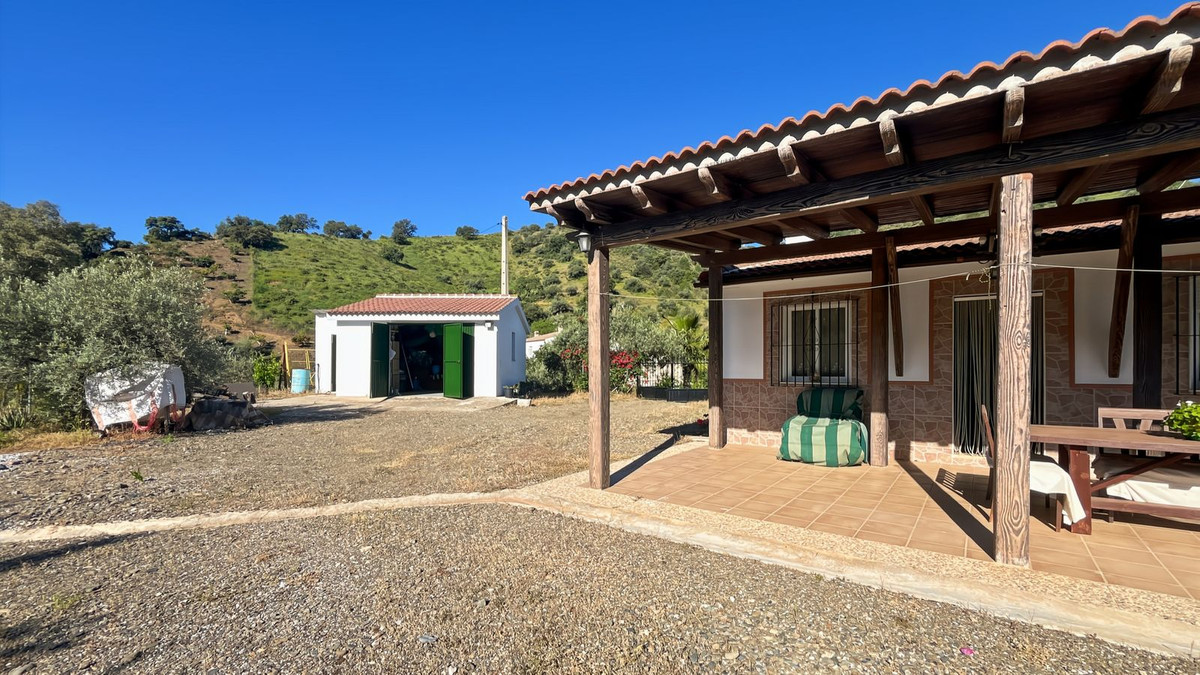 Finca de 4 Dormitorios en venta en Comares