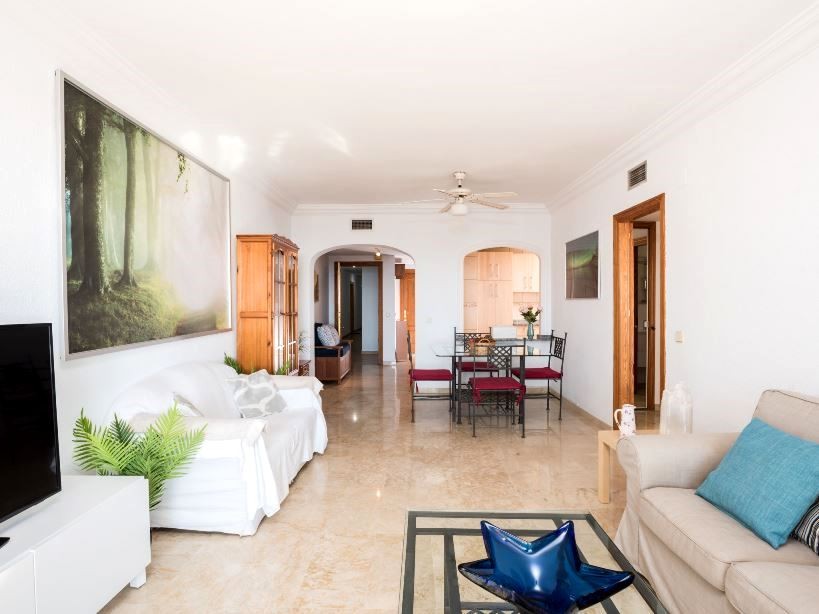 Piso de 2 Dormitorios y 2 Baños en alquiler vacacional en La Alqueria, Estepona