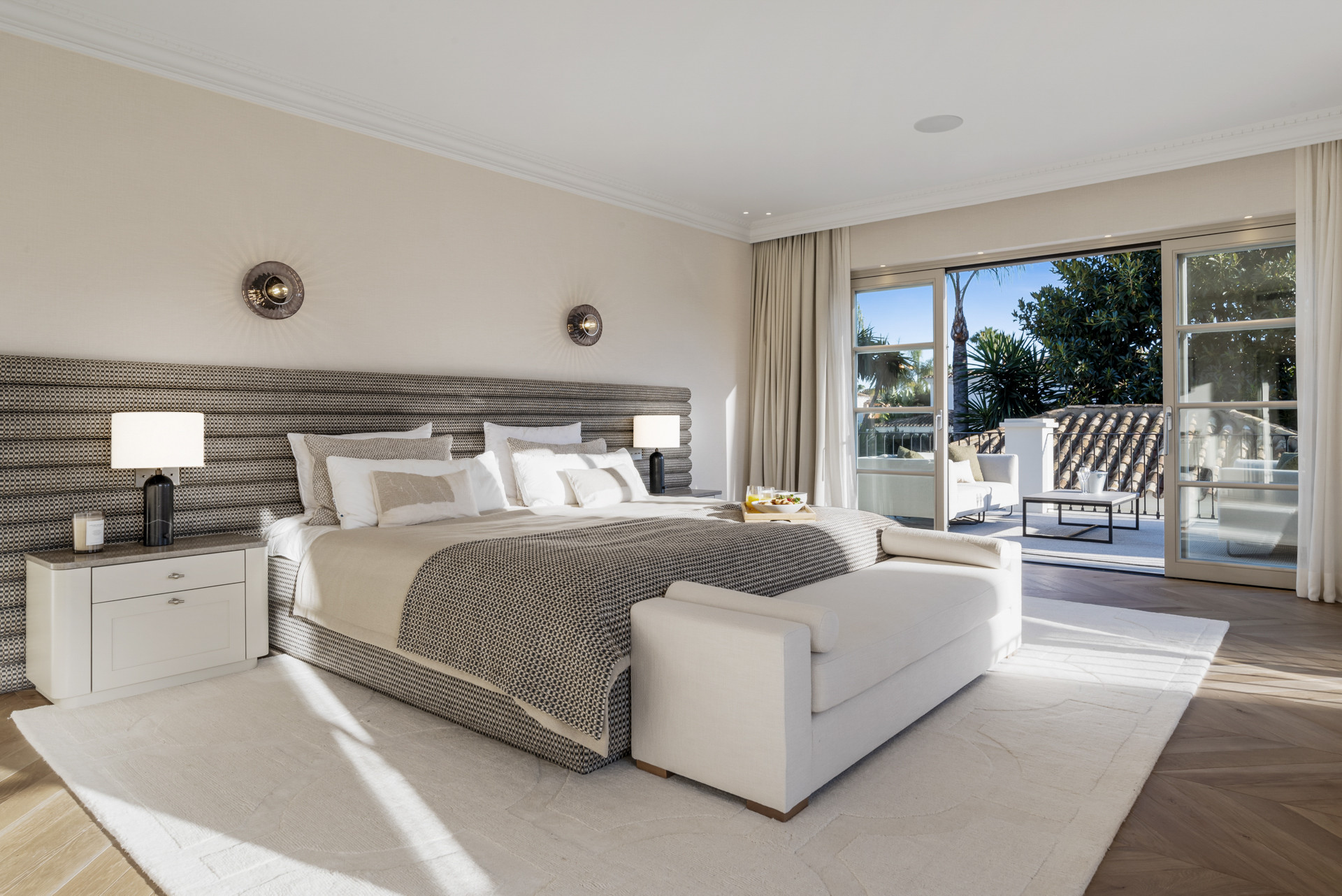 6 Bed - Villa for Sale in Marbella