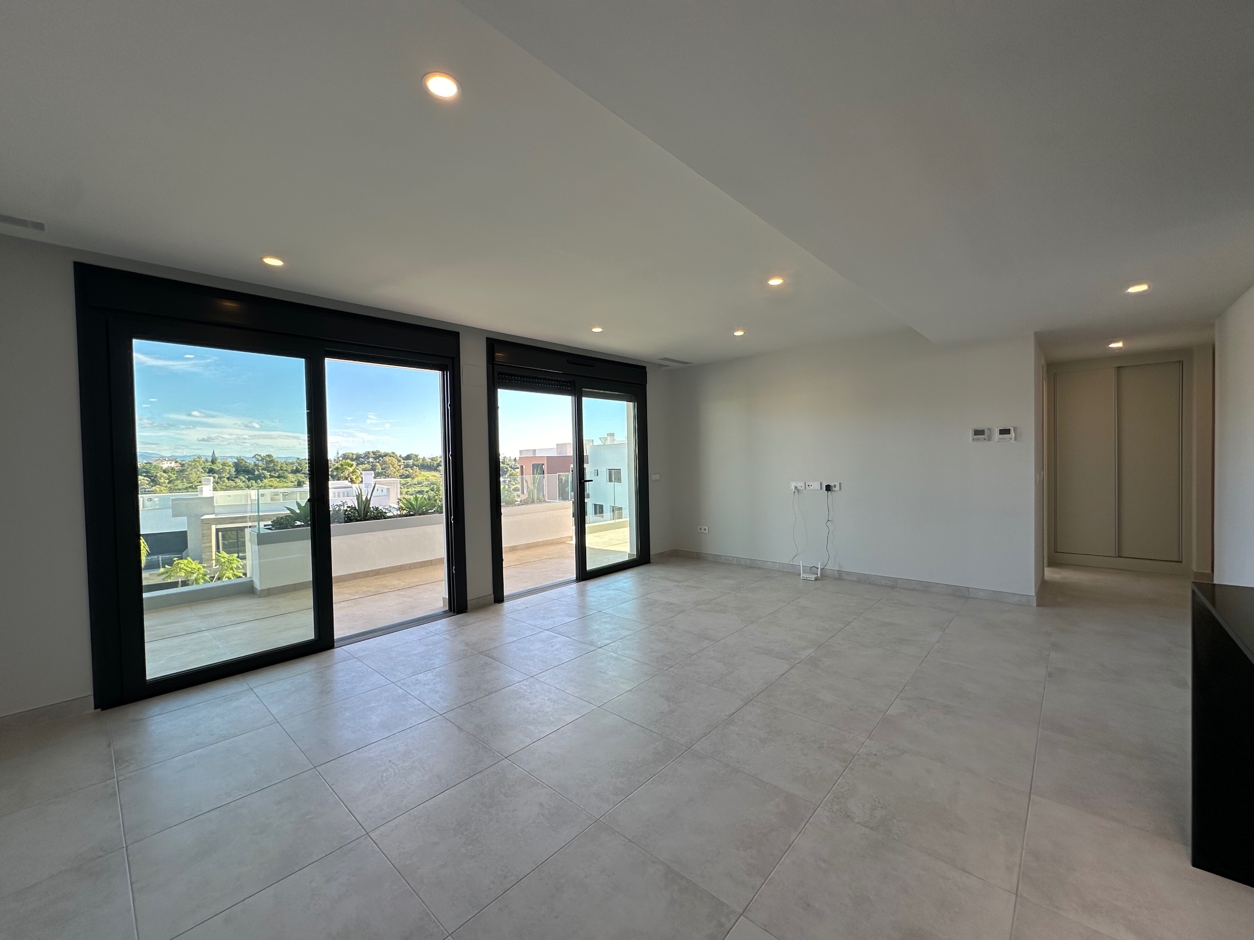 Piso de 3 Dormitorios en venta en Atalaya, Estepona