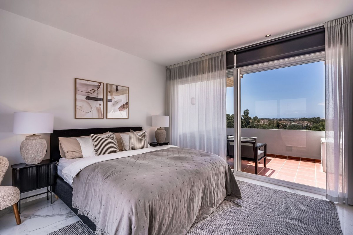 Ático de 3 Dormitorios y 2 Baños en venta en Puerto Banús
