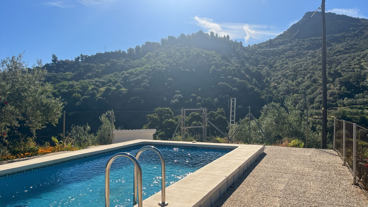 Finca de 4 Dormitorios en venta en Comares