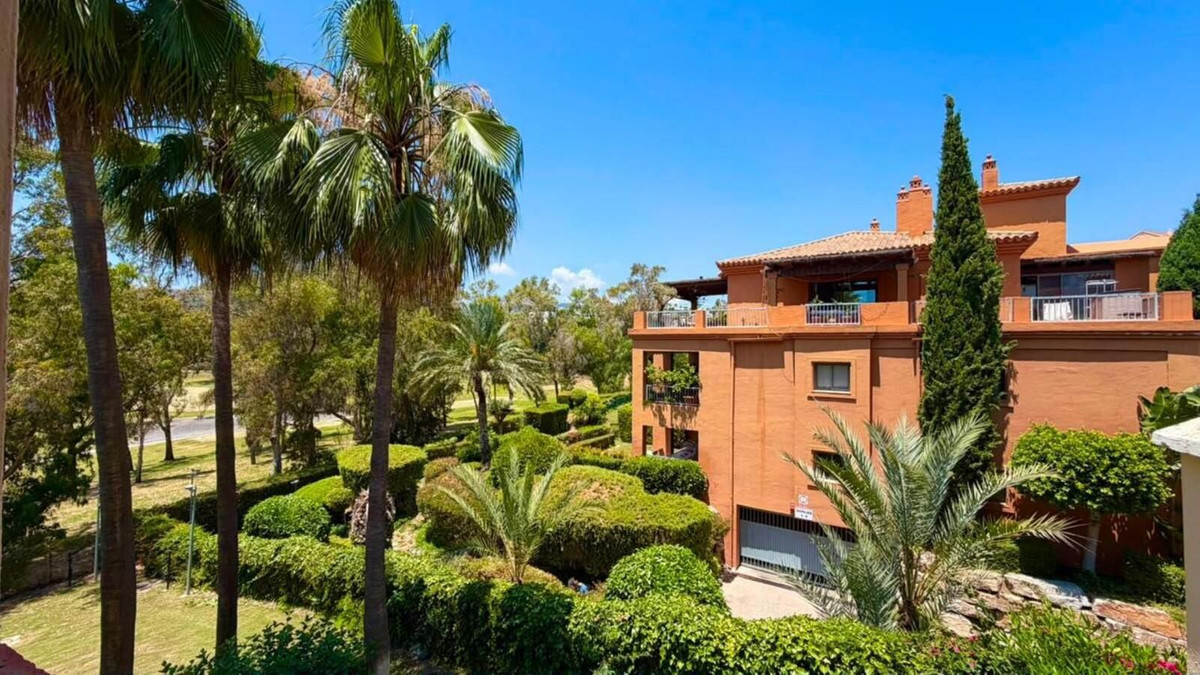 Piso de 3 Dormitorios y 2 Baños en venta en Estepona