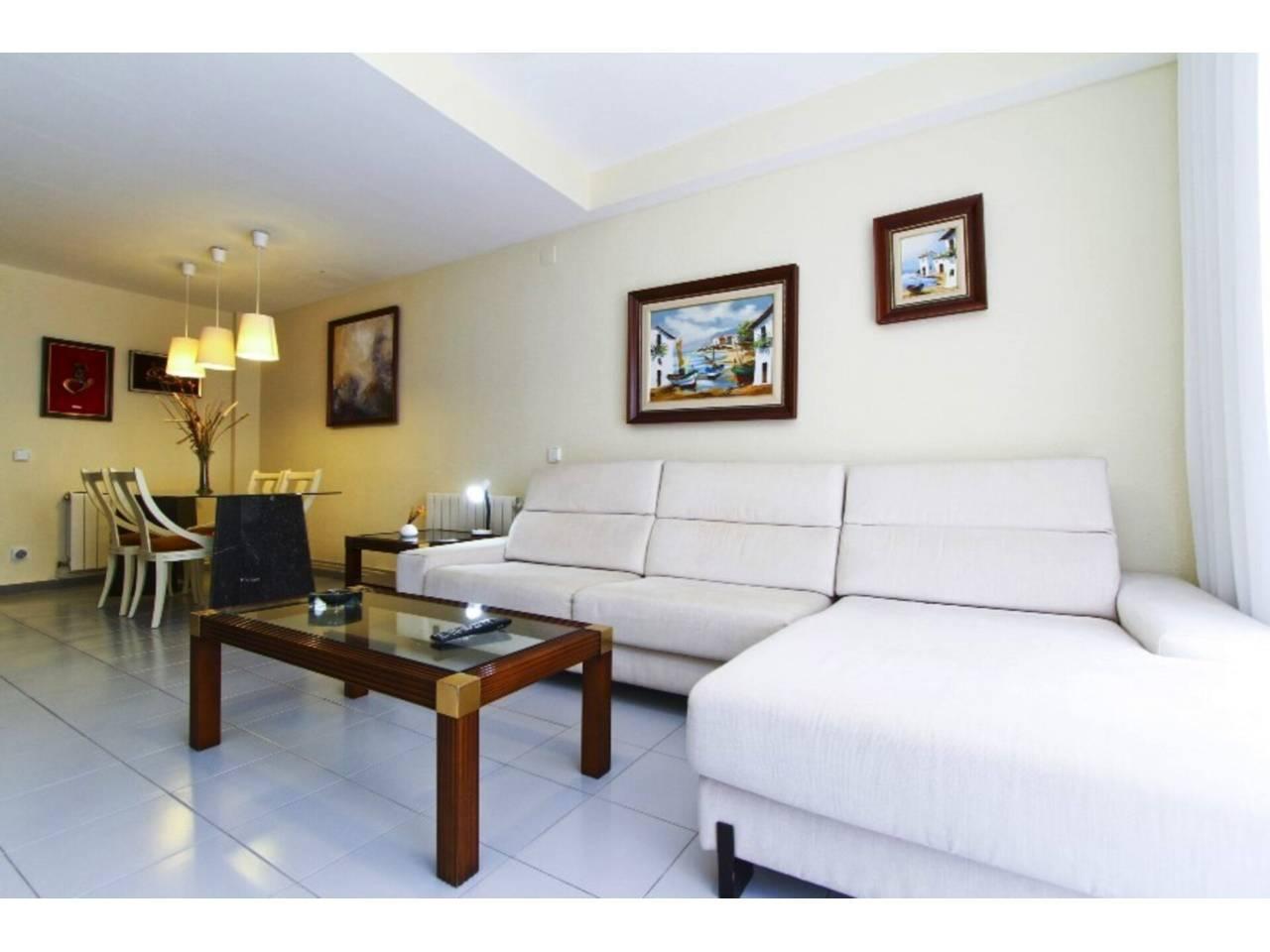 Casa Adosada de 3 Dormitorios y 2 Baños en alquiler vacacional en Cambrils
