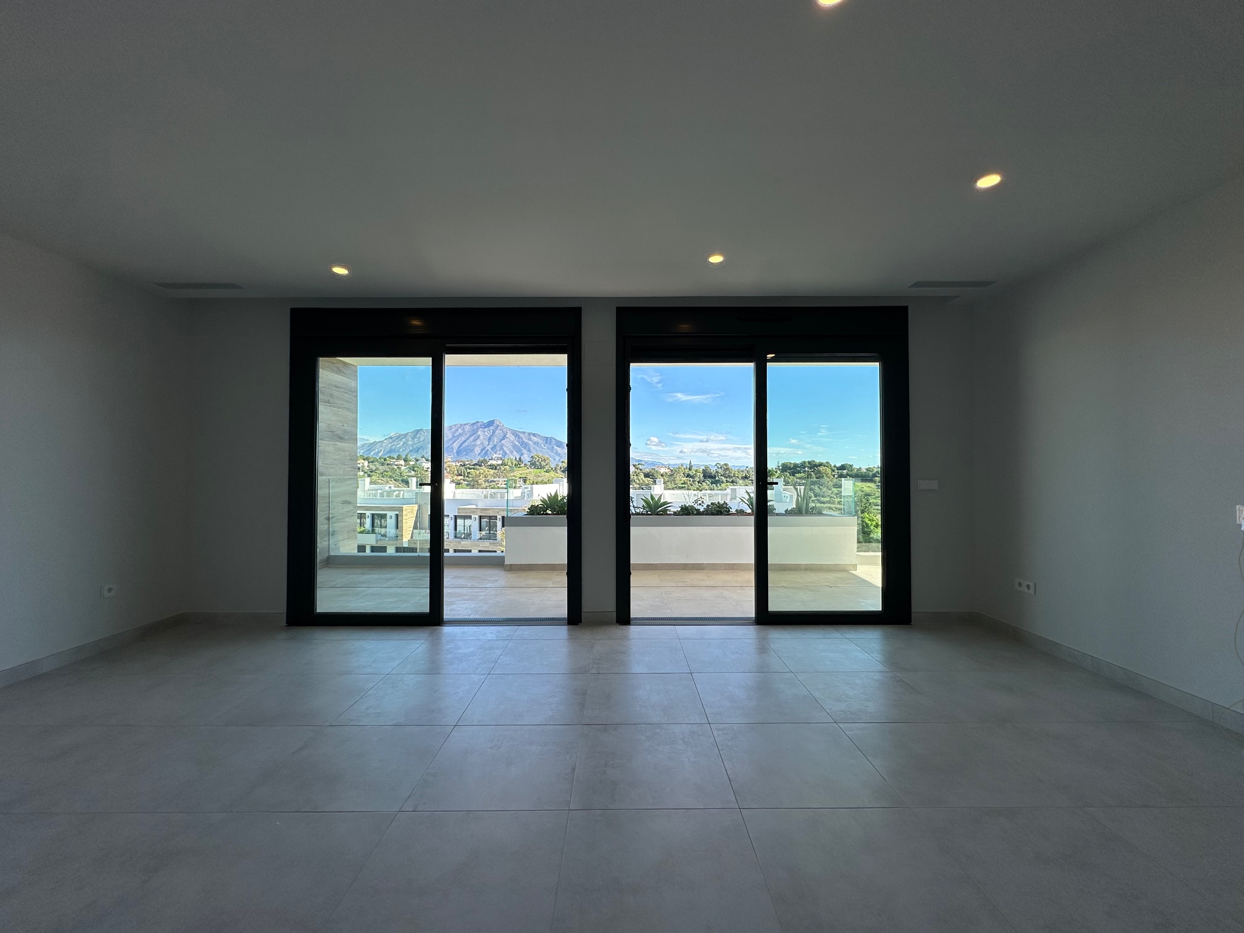 Piso de 3 Dormitorios en venta en Atalaya, Estepona