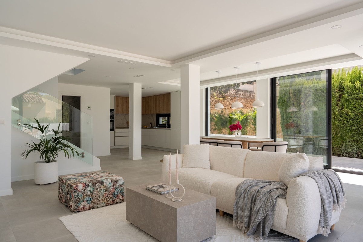 3 Bed, 3 Bath - Villa for Sale in Nueva Andalucia, Marbella