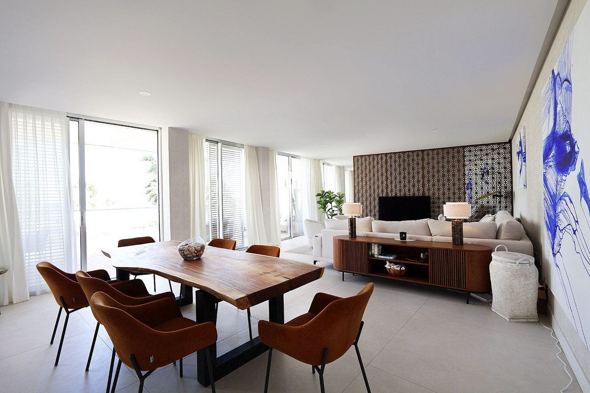 Piso de 4 Dormitorios y 3 Baños en venta en Estepona