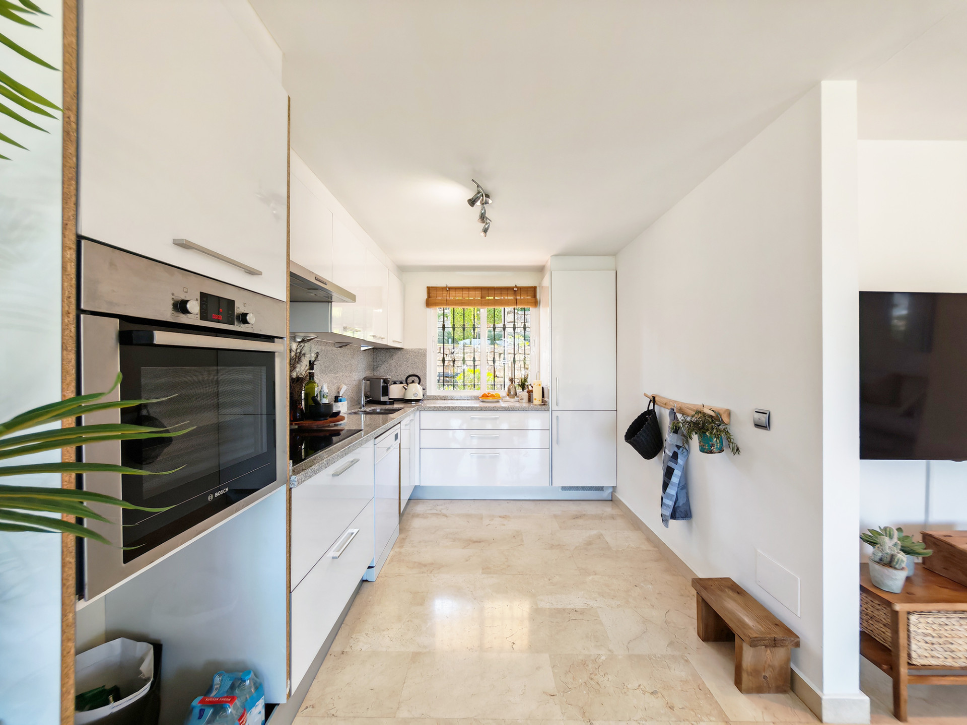2 Bed - Penthouse for Sale in La Quinta, Benahavis