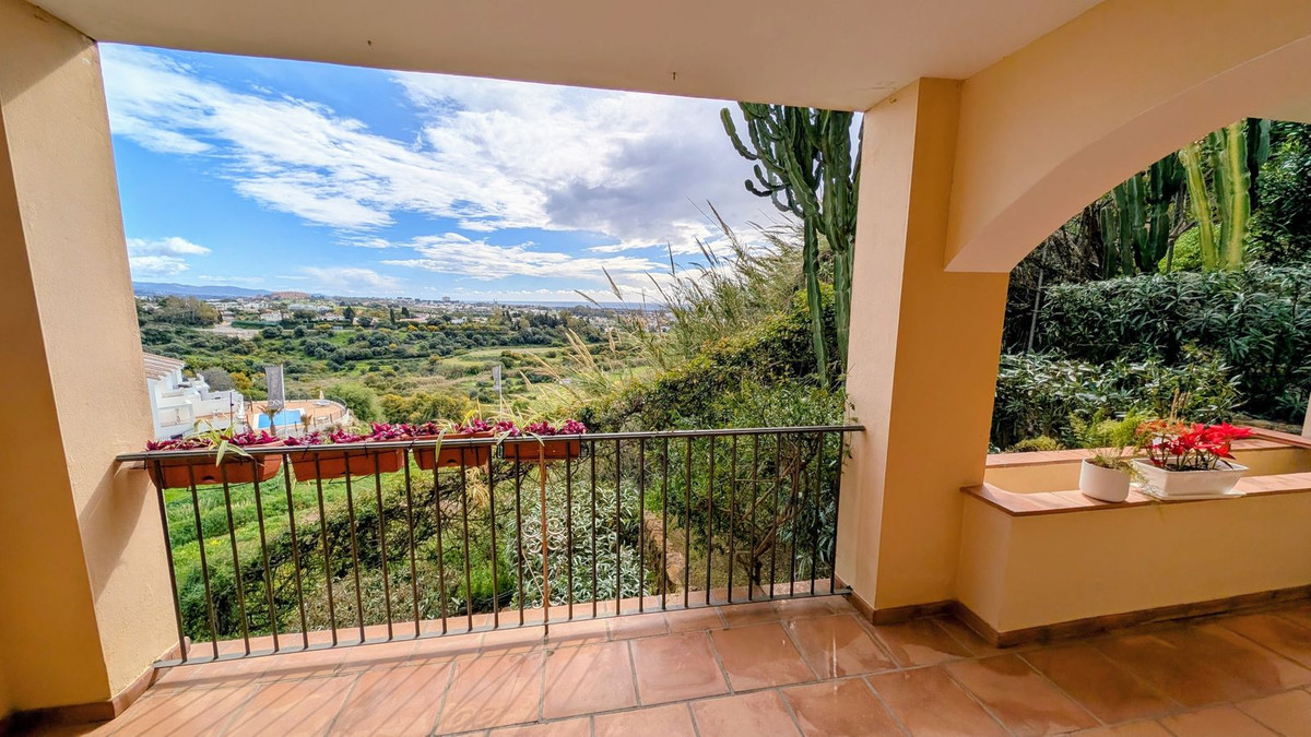 Piso de 2 Dormitorios y 2 Baños en venta en Benahavís
