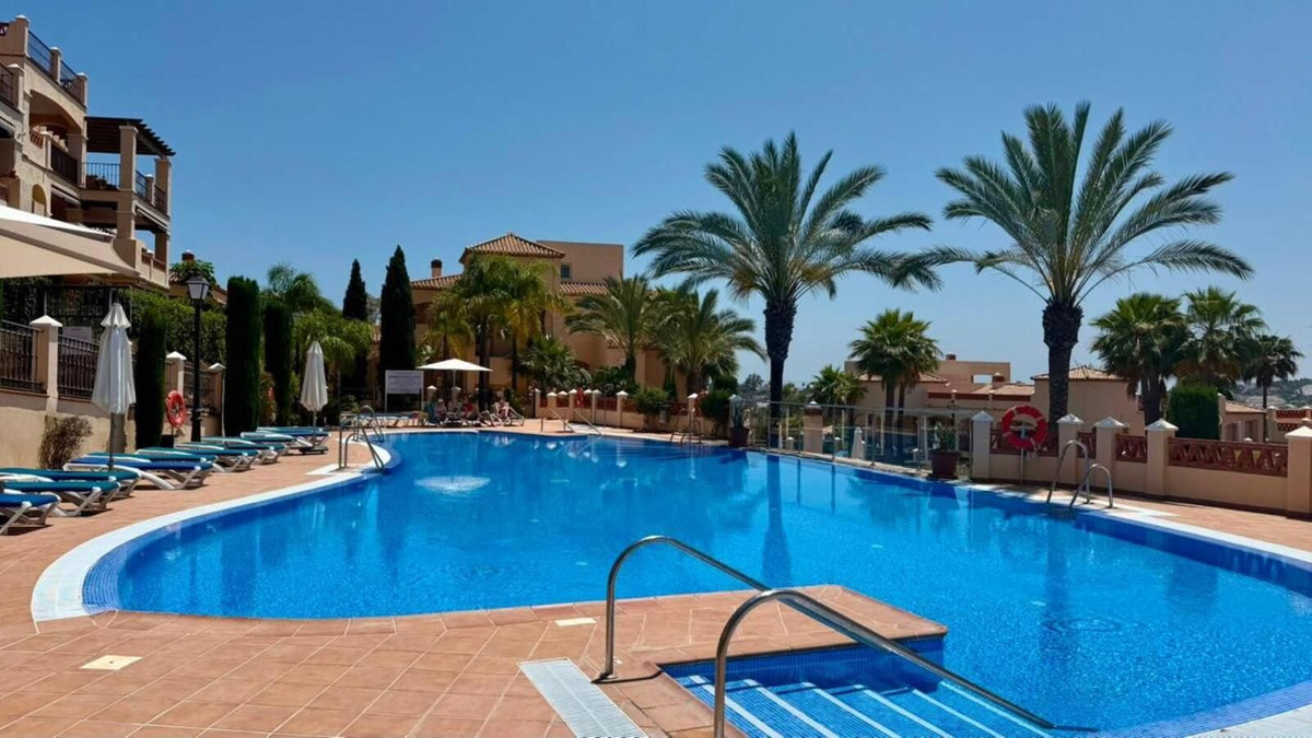 Piso de 3 Dormitorios y 2 Baños en venta en Estepona