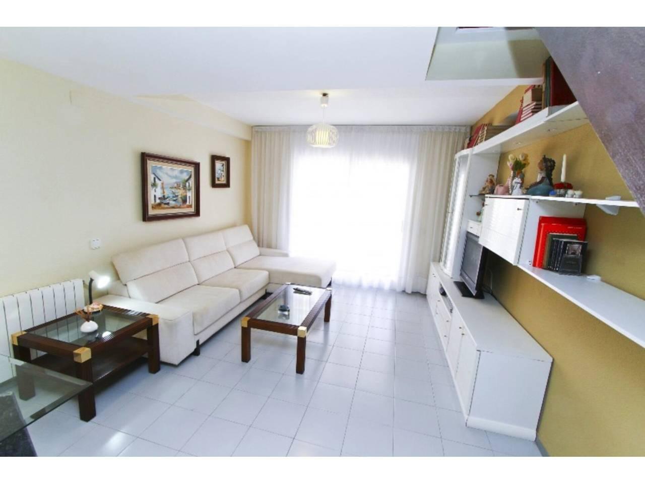 Casa Adosada de 3 Dormitorios y 2 Baños en alquiler vacacional en Cambrils