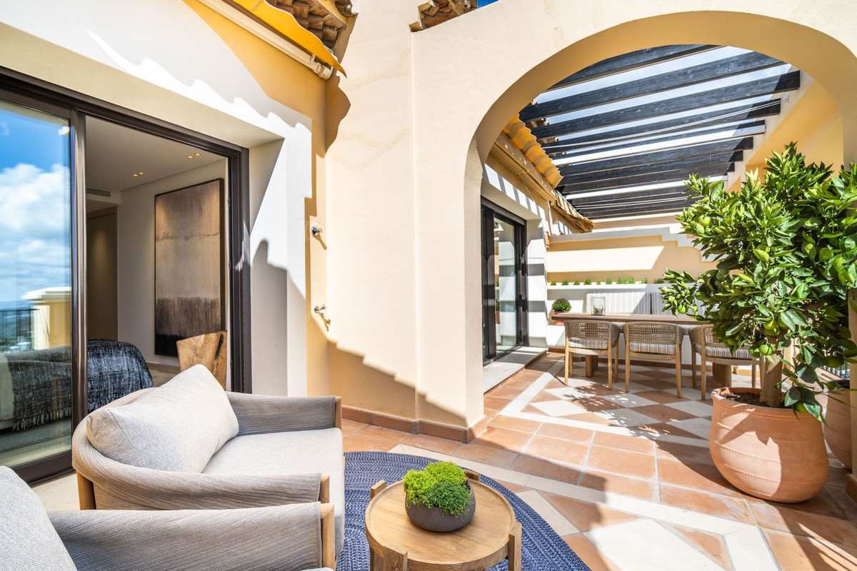 Ático de 3 Dormitorios y 2 Baños en venta en Benahavís