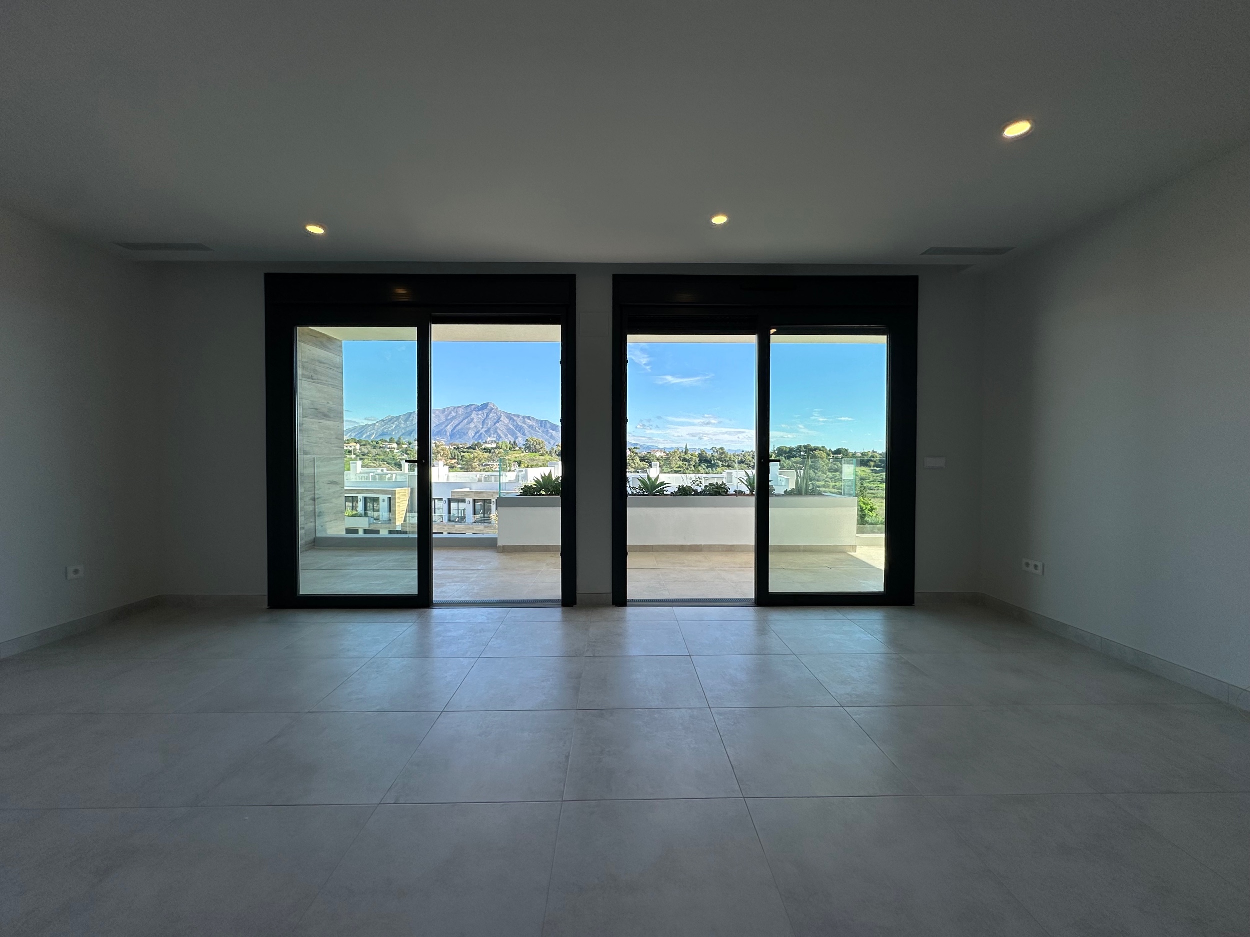 Piso de 3 Dormitorios en venta en Atalaya, Estepona