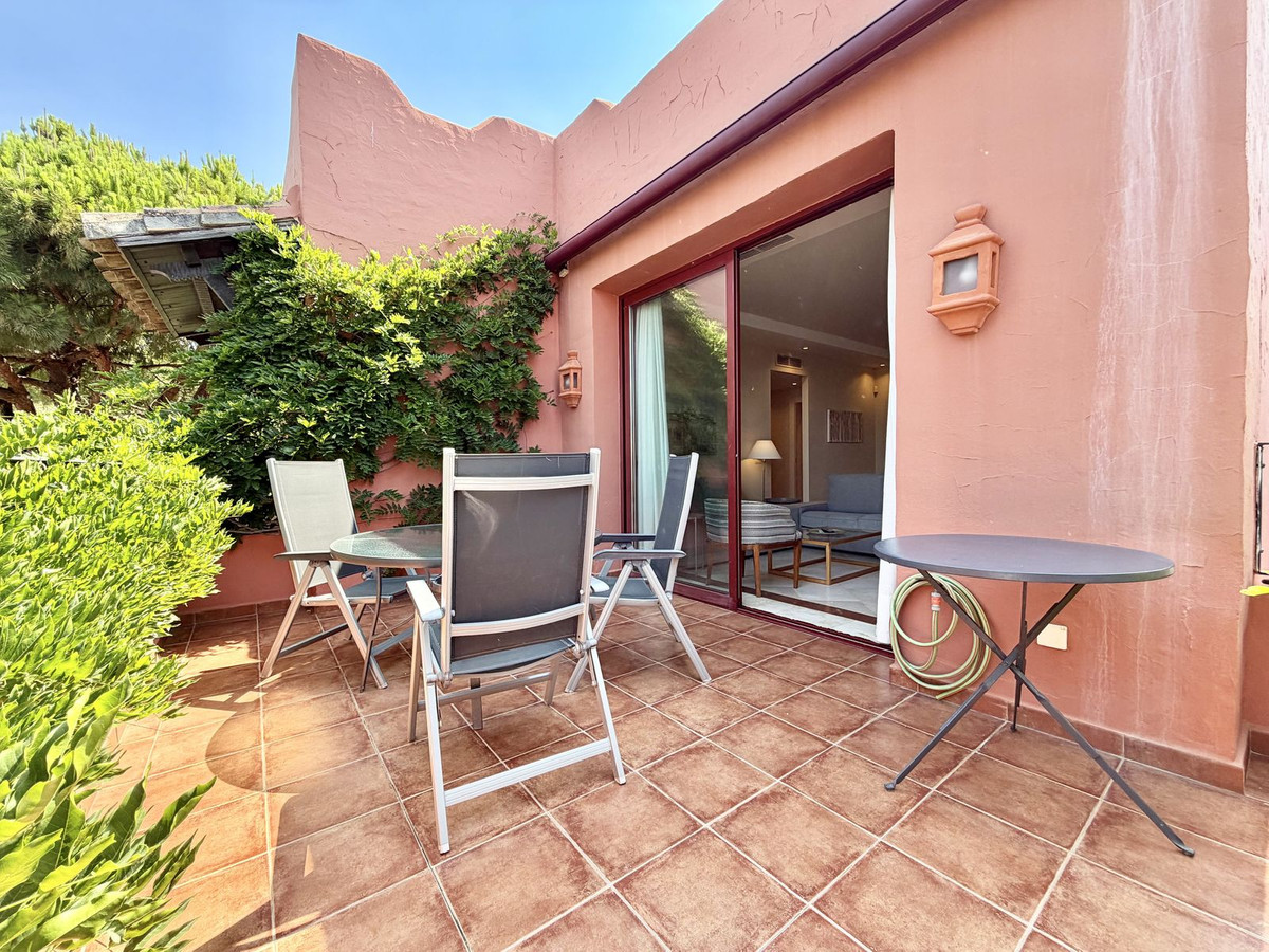 Ático de 4 Dormitorios y 3 Baños en alquiler en Elviria, Marbella