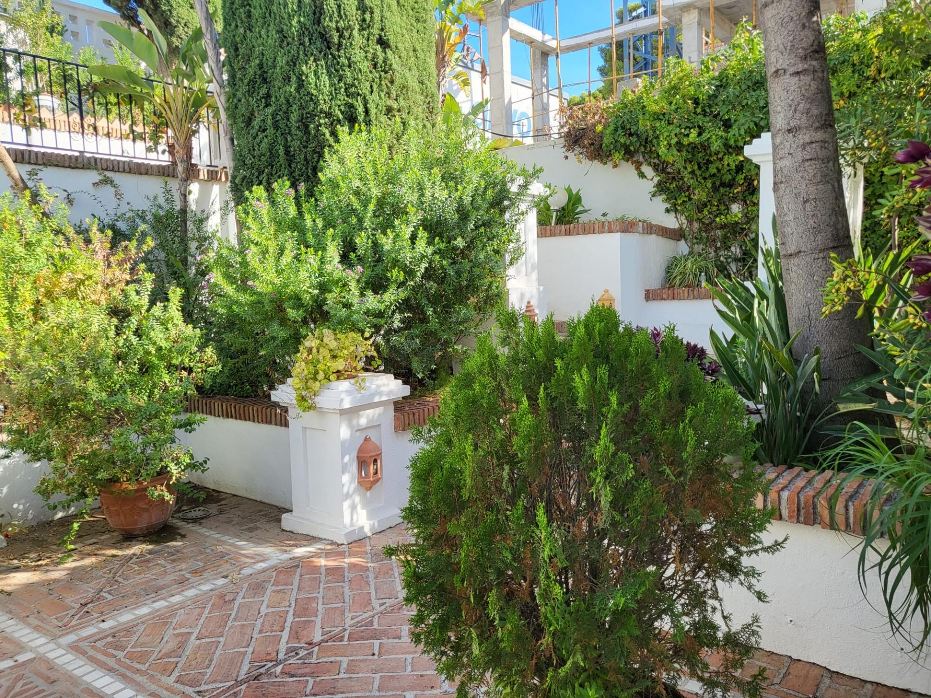Casa de 6 Dormitorios y 4 Baños en venta en Nueva Andalucía, Marbella