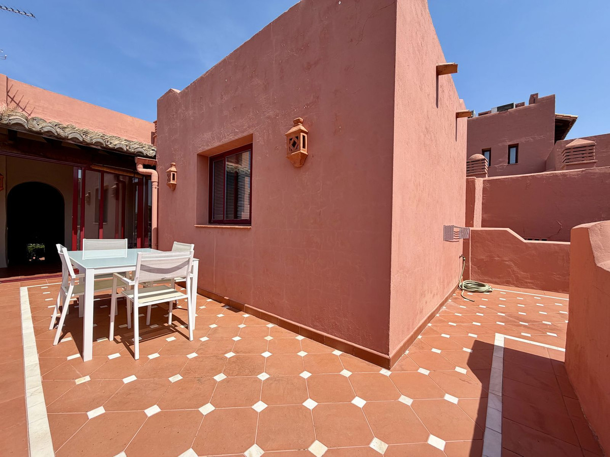 Ático de 4 Dormitorios y 3 Baños en alquiler en Elviria, Marbella