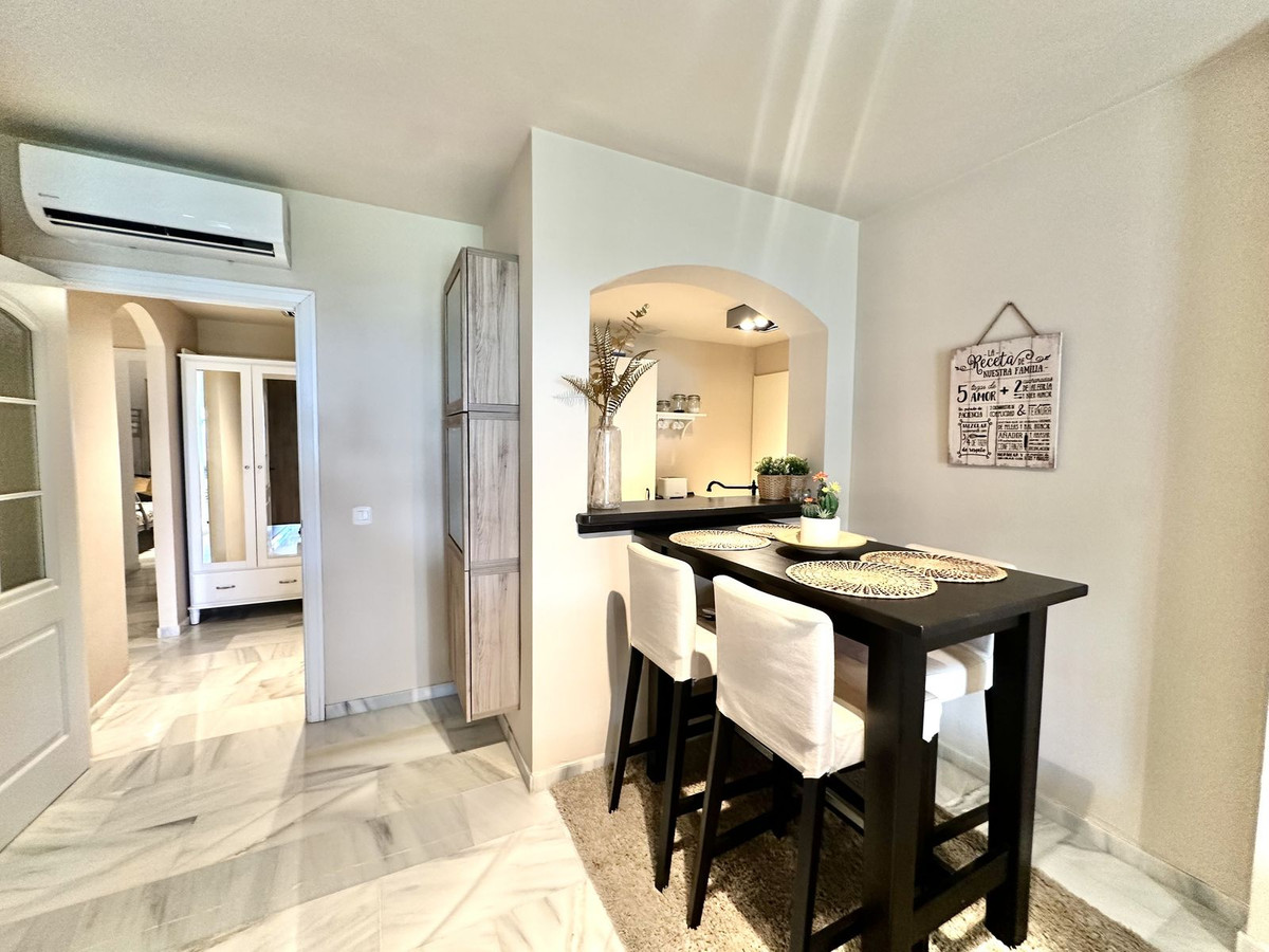 Piso de 2 Dormitorios y 2 Baños en venta en Calahonda