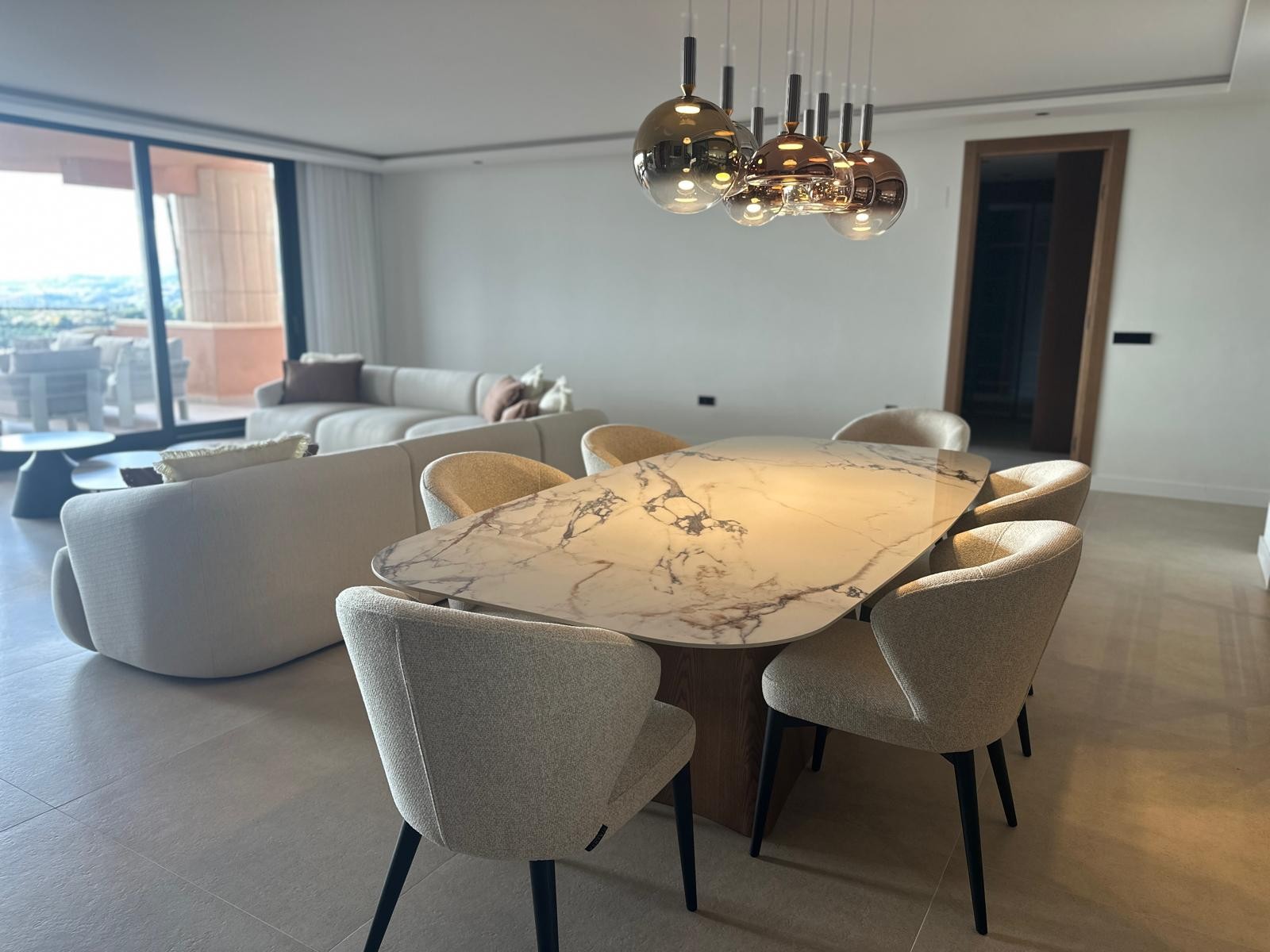 Piso de 3 Dormitorios y 3 Baños en venta en Nueva Andalucía, Marbella