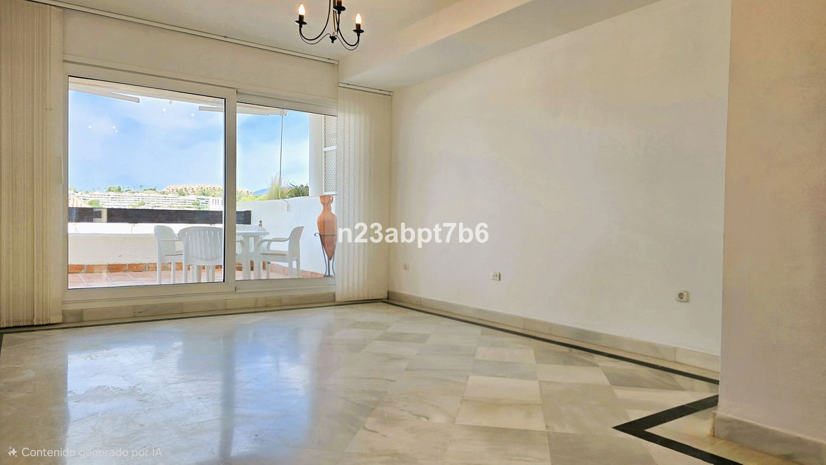 Piso de 2 Dormitorios en venta en Nueva Andalucía, Marbella