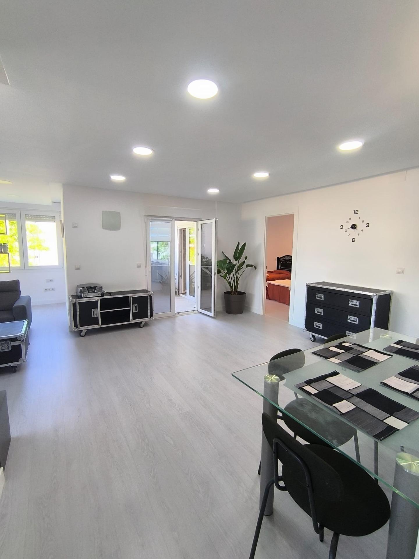 Piso de 2 Dormitorios en venta en Playamar, Torremolinos