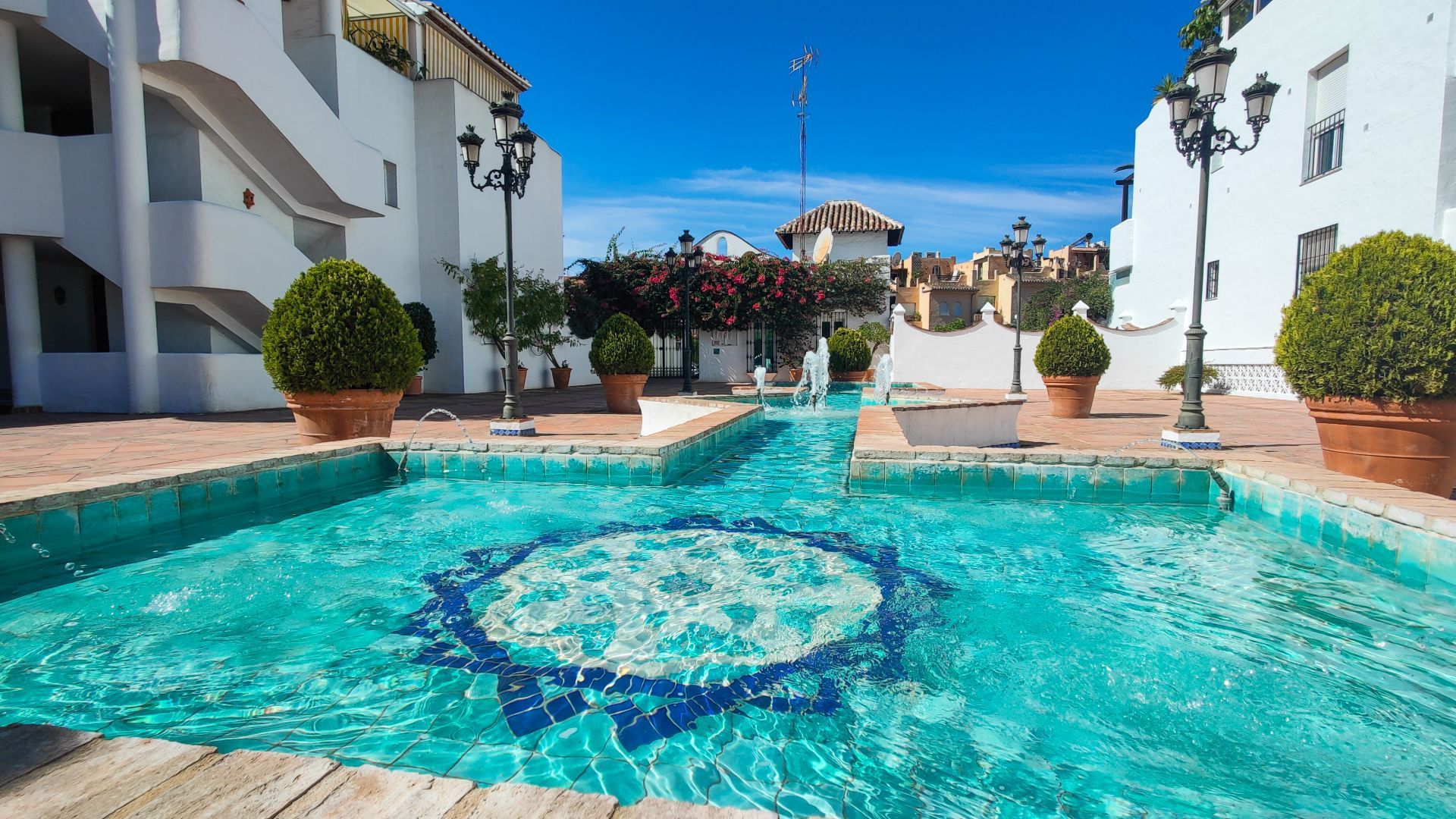 2 спални, 1 баня - Апартамент за продажба в Marbella Golden Mile