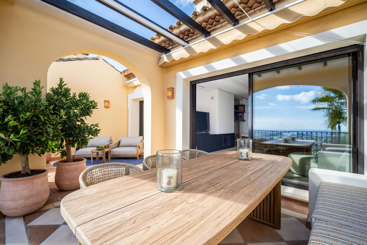 Ático de 3 Dormitorios y 2 Baños en venta en Benahavís