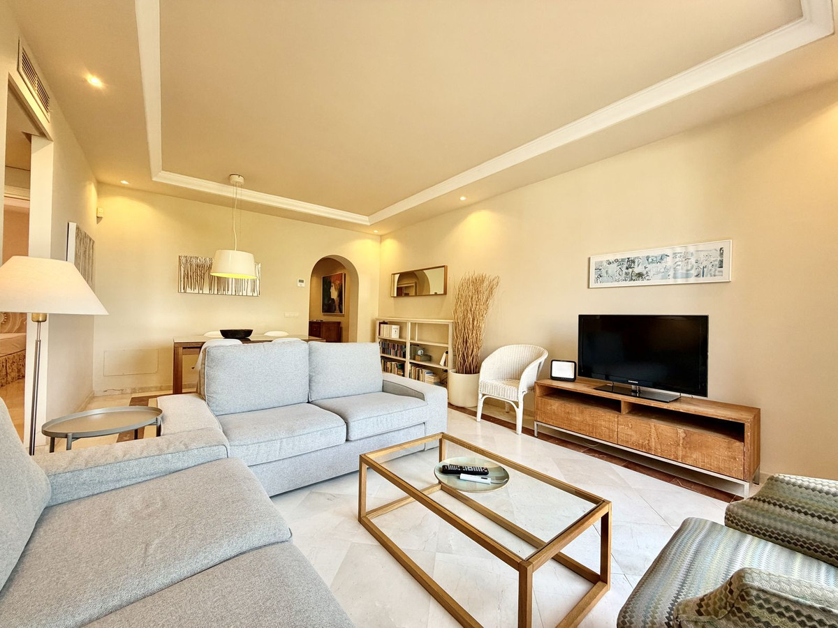 Ático de 4 Dormitorios y 3 Baños en alquiler en Elviria, Marbella