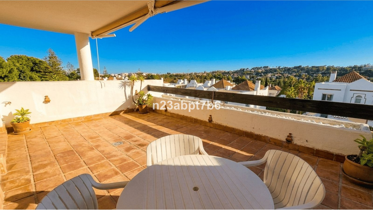 Piso de 2 Dormitorios en venta en Nueva Andalucía, Marbella