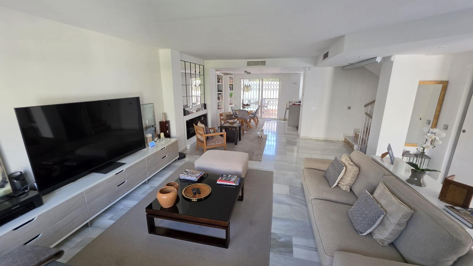 Casa Adosada de 4 Dormitorios y 3 Baños en alquiler vacacional en Nueva Andalucía, Marbella