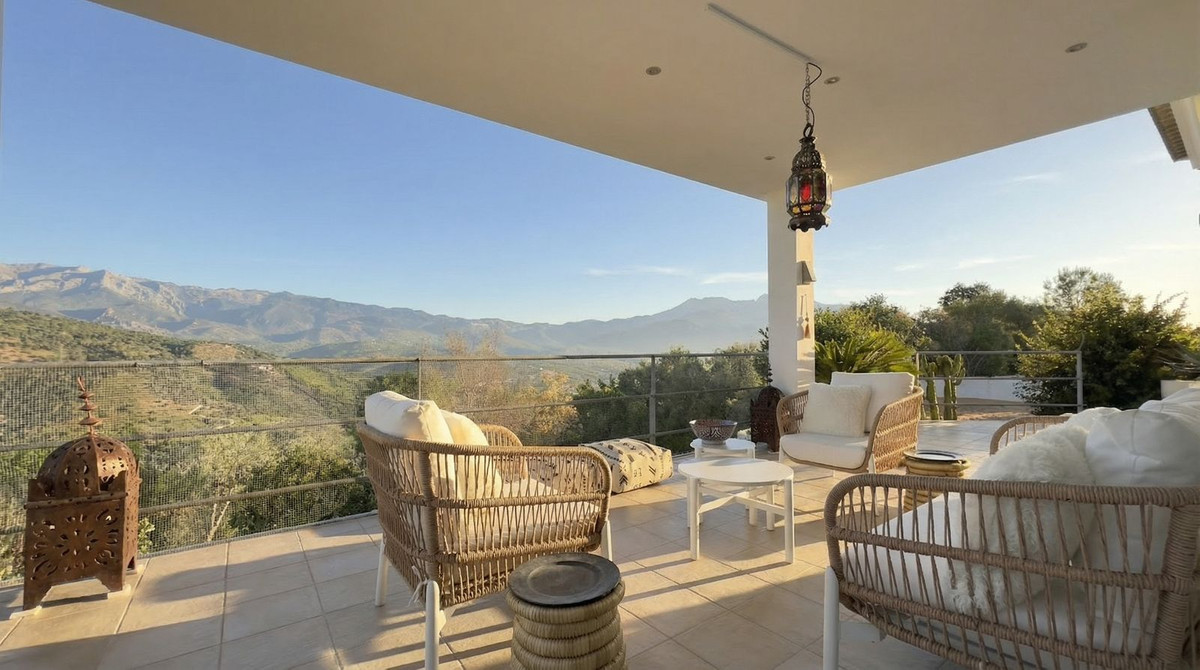 4 Bed - Villa for Sale in Guaro