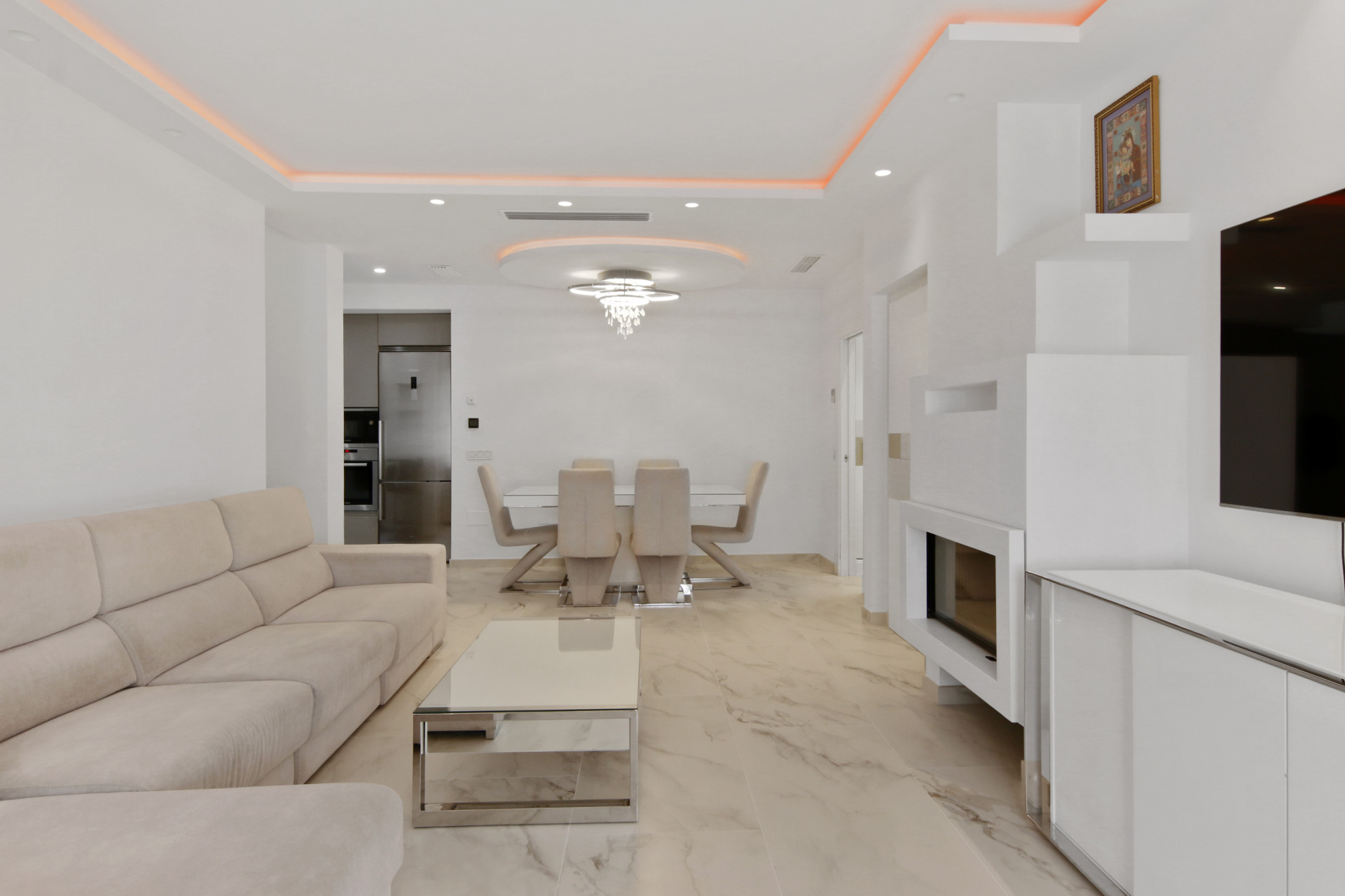 Casa Adosada de 3 Dormitorios y 3 Baños en venta en La Alqueria, Estepona