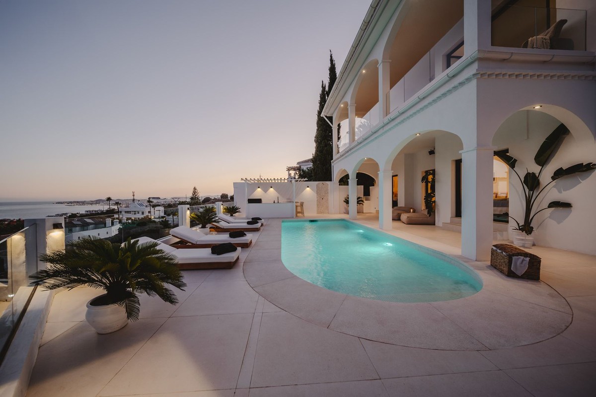Casa de 5 Dormitorios en venta en La Capellanía, Benalmádena