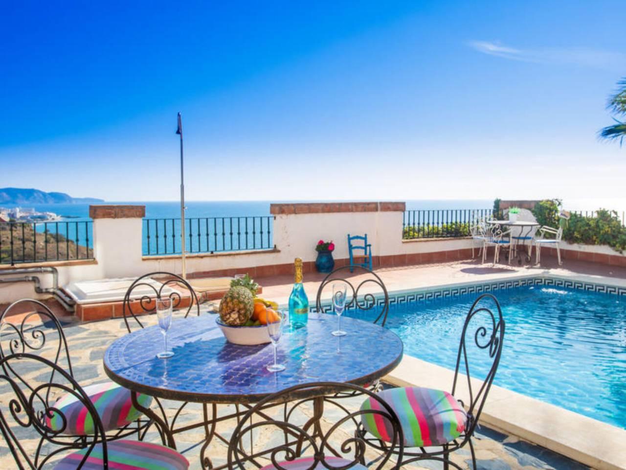 Casa Adosada de 4 Dormitorios en alquiler vacacional en Torrox Costa