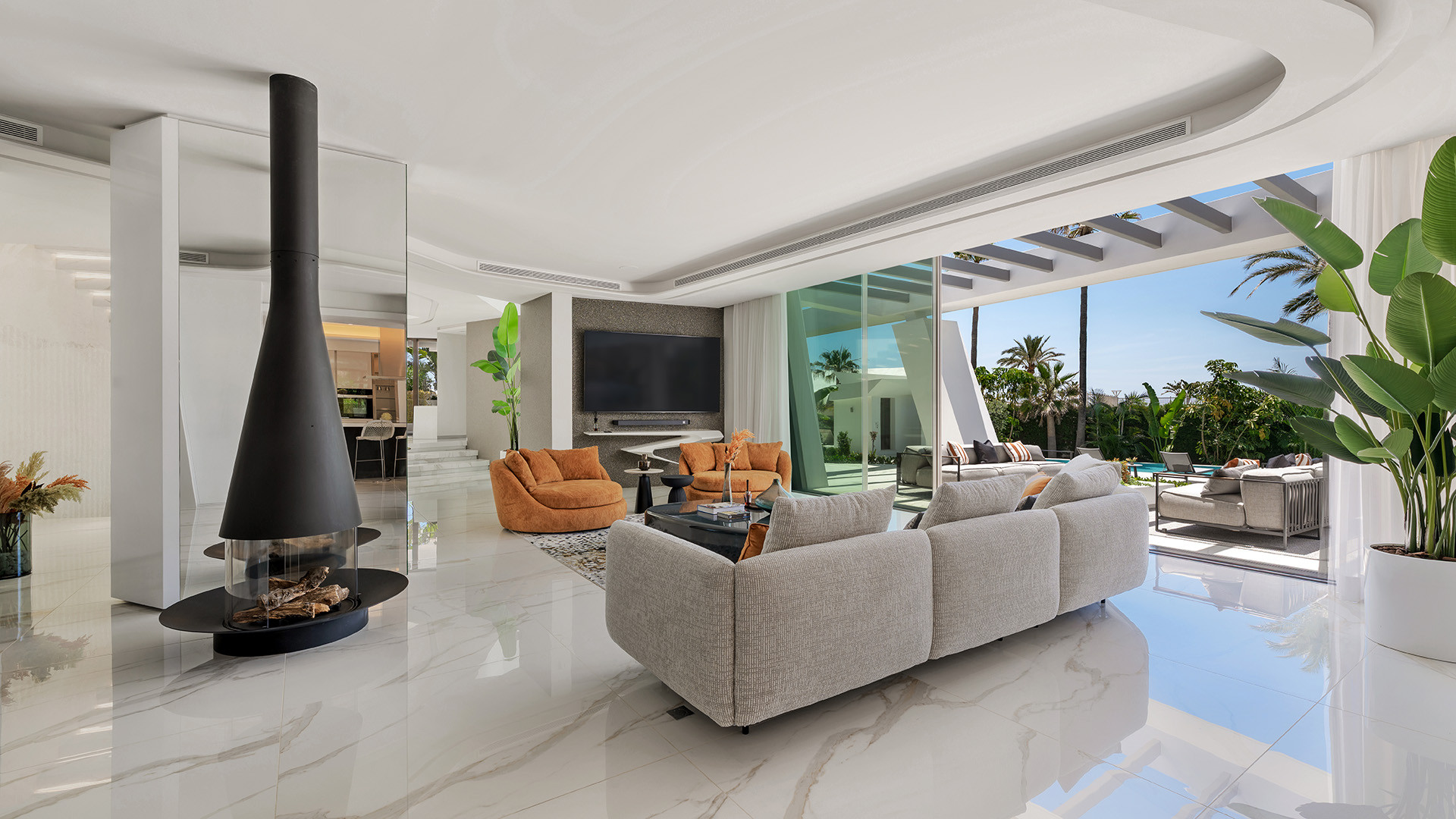 Casa de 6 Dormitorios en venta en Los Monteros, Marbella