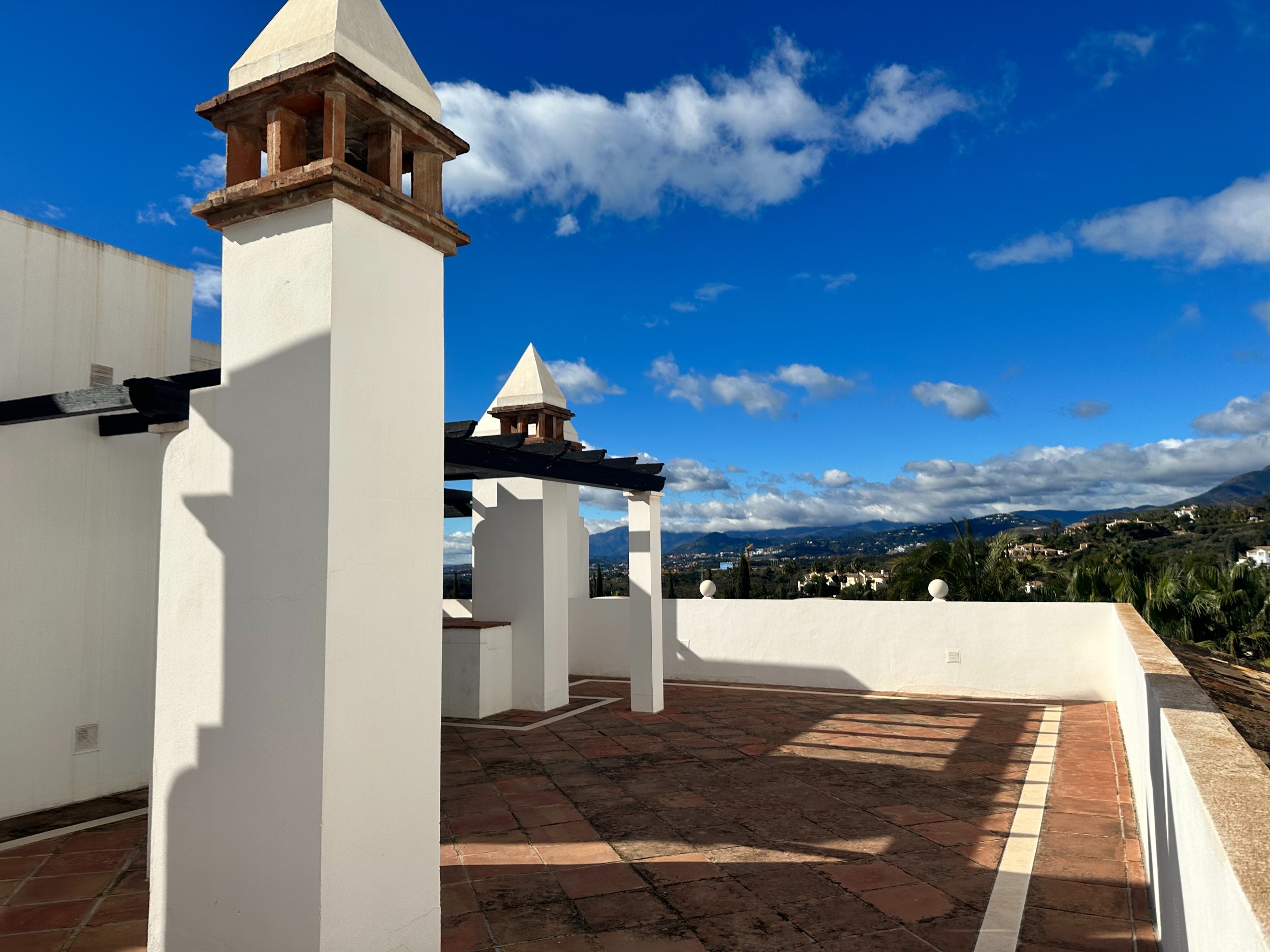 Ático de 2 Dormitorios y 2 Baños en alquiler vacacional en Sierra Blanca, Marbella