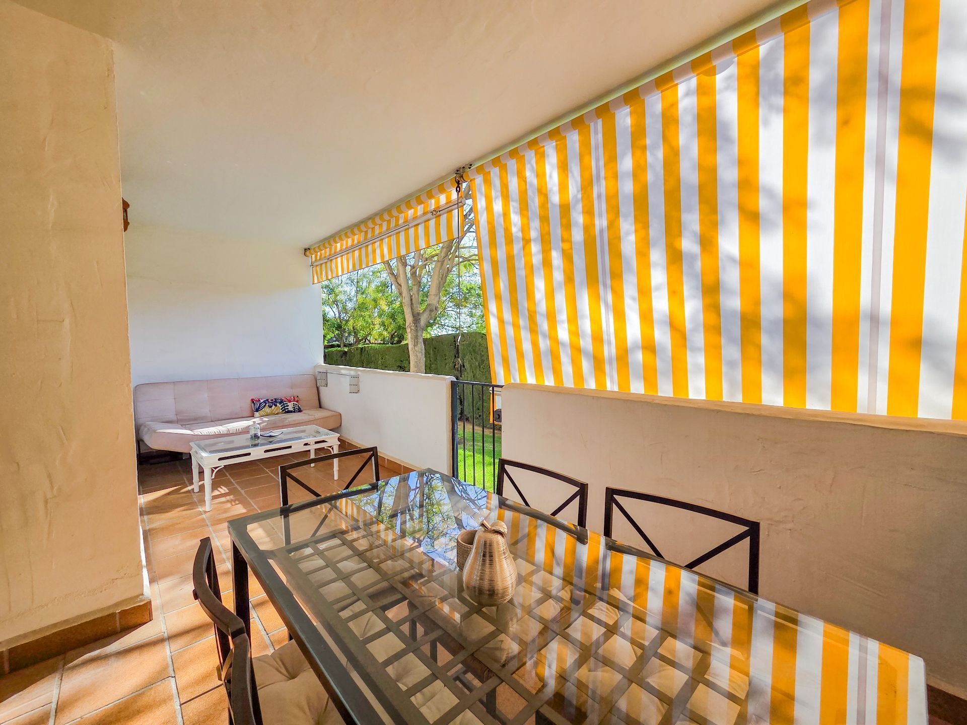 2 спални, 1 баня - Апартамент за продажба в Marbella Golden Mile
