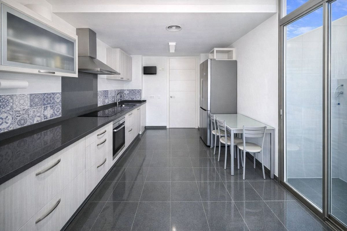Piso de 3 Dormitorios en venta en Manilva